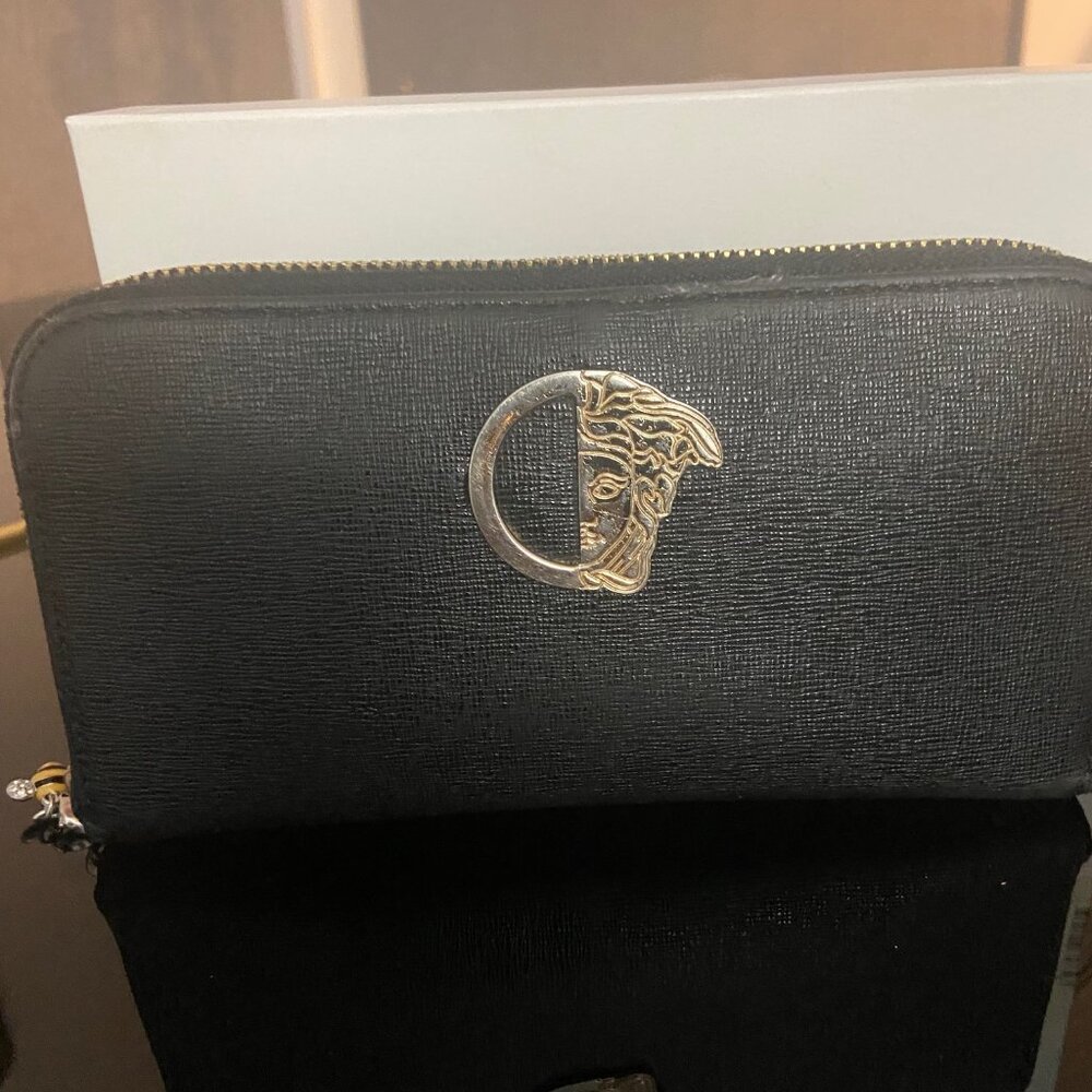 Gently Worn Versace Medusa Black Leather Wallet